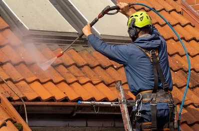 Démoussage et hydrofuge de toiture à Montrollet